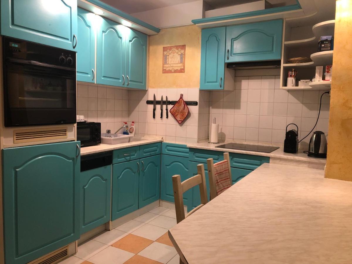Large Apartment With Garage And Terrace Будапеща Екстериор снимка